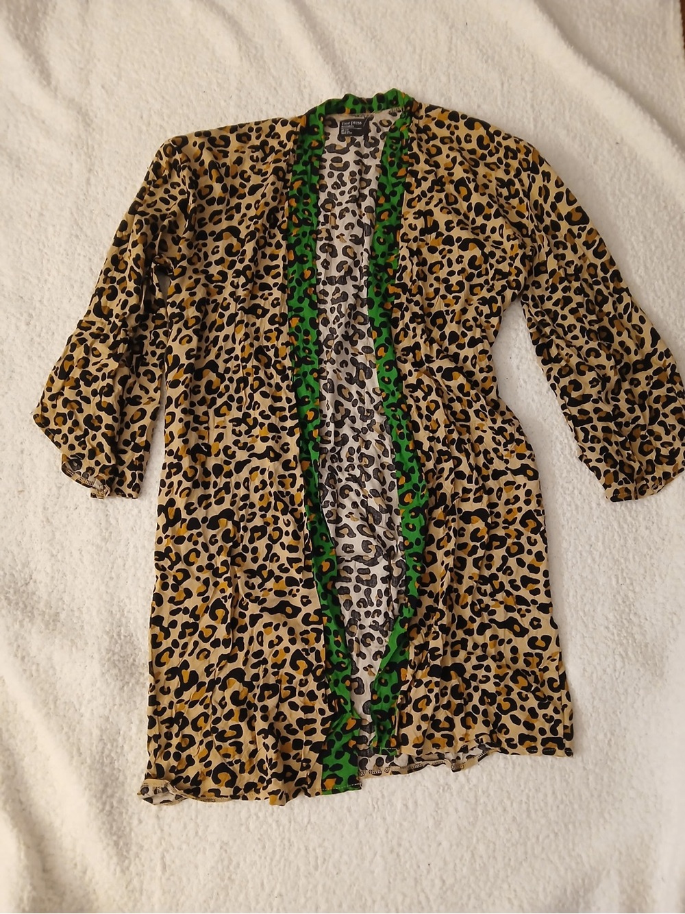 free press Leopard Print kimono with Green Trim - Picture 2 of 7